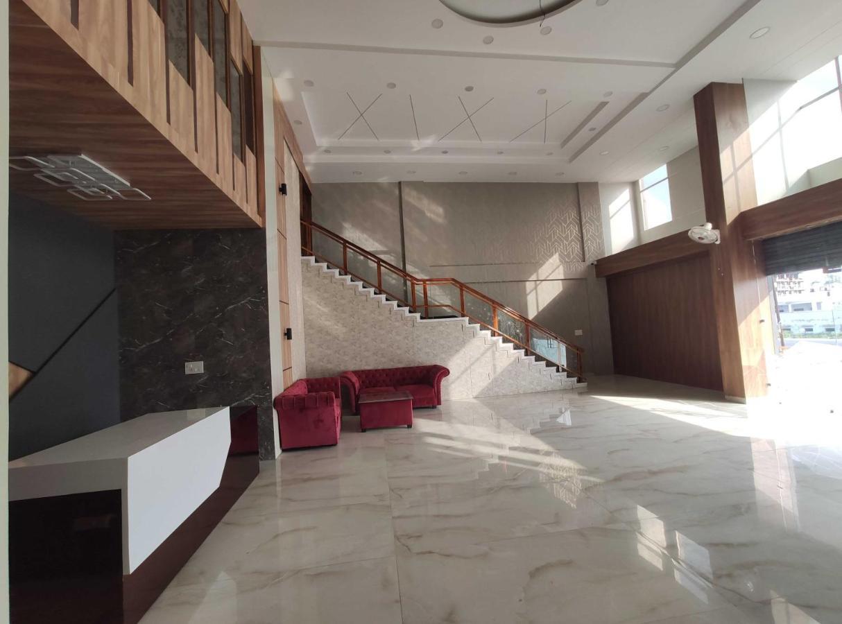 Oyo 92169 Apple Leaf Banquet & Hotel Aligarh Exterior photo