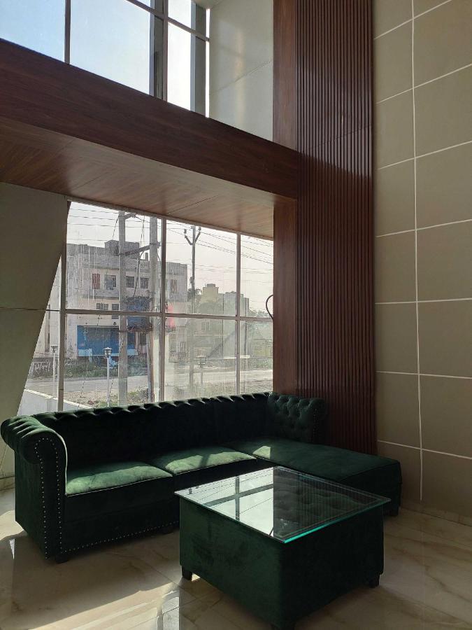 Oyo 92169 Apple Leaf Banquet & Hotel Aligarh Exterior photo