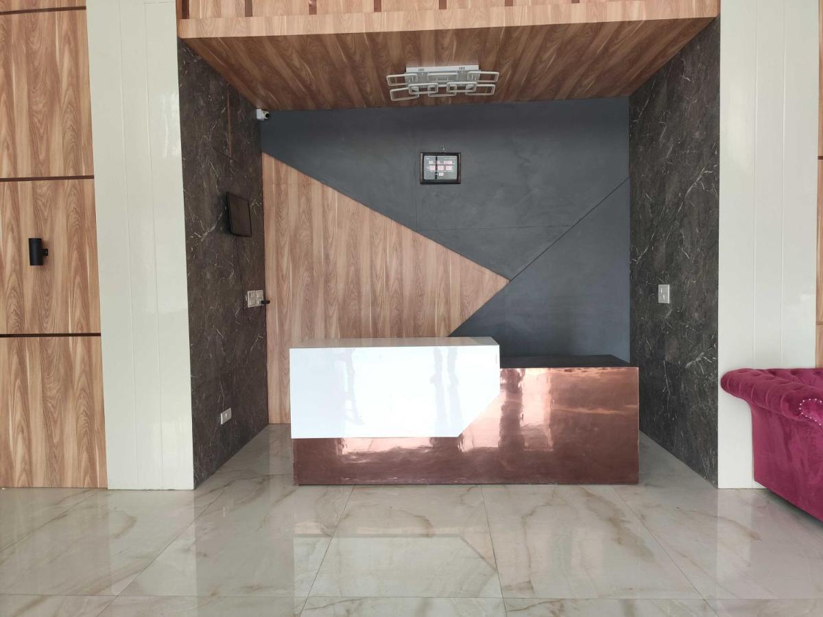 Oyo 92169 Apple Leaf Banquet & Hotel Aligarh Exterior photo