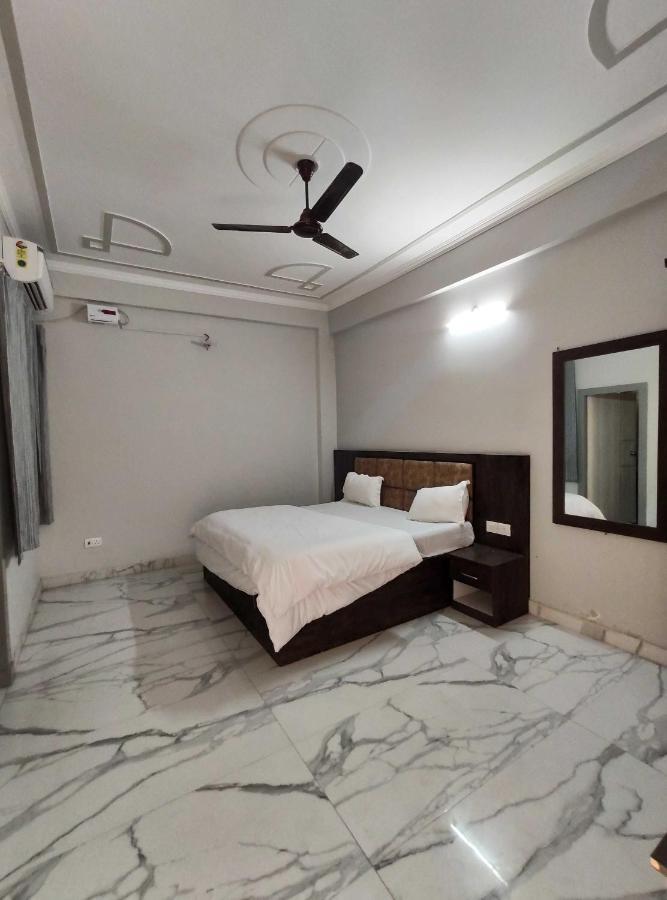 Oyo 92169 Apple Leaf Banquet & Hotel Aligarh Exterior photo